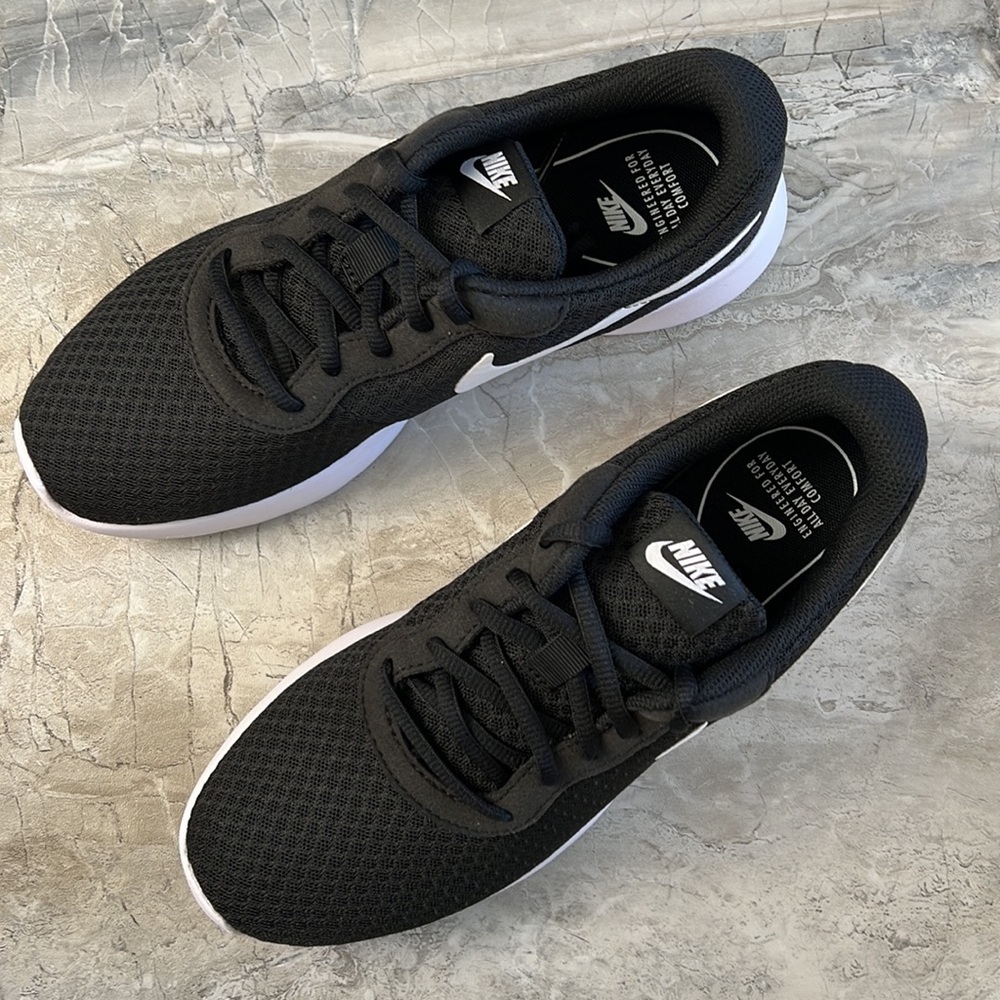 New Nike Tanjun black sneakers shoes - Picture 5 of 9